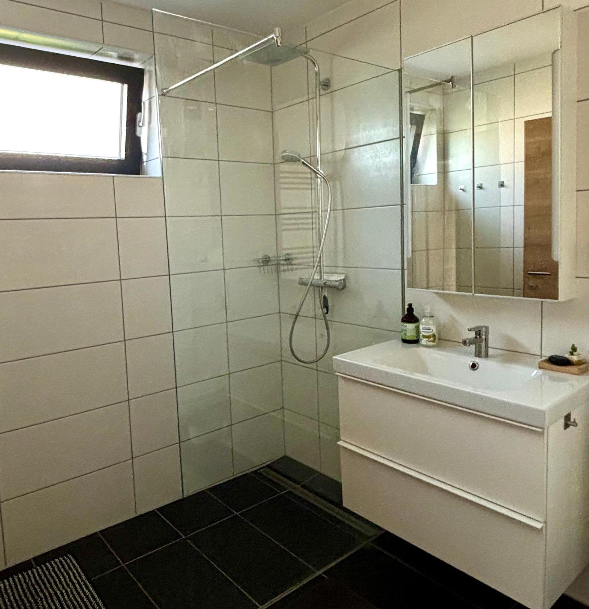 Schoene Wohnung Mit Terrasse Und Parkplatz Velden am Wörthersee Exterior photo